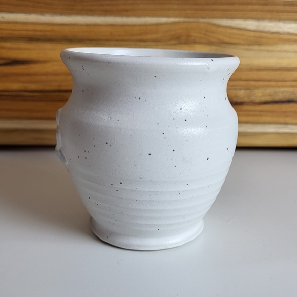 10oz White Speckled Floral Pottery Mug - Picture 3 of 10